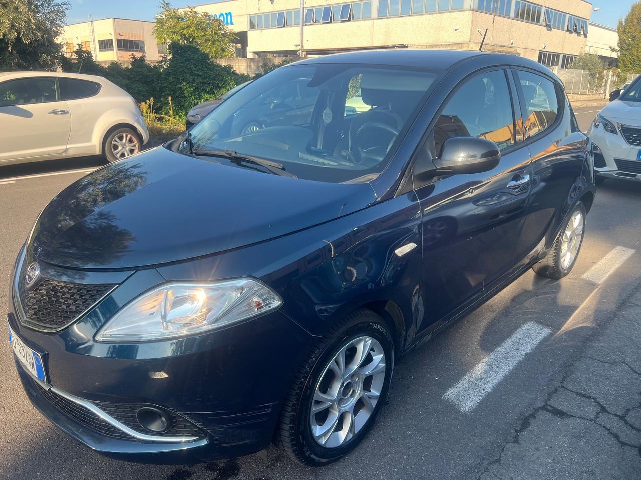 Lancia Ypsilon 0.9 TwinAir 85 CV 5 porte S&S DFN Platinum