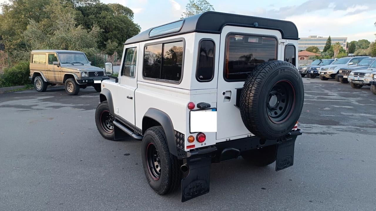 Land Rover Defender 90 2.2 TD4 Station Wagon N1