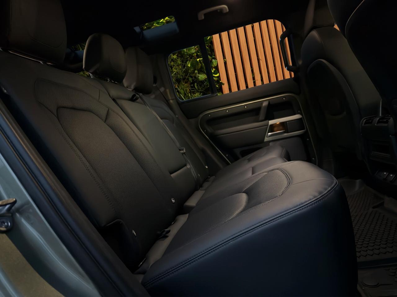 Land Rover Defender 90 3.0D I6 200 CV AWD Auto SE