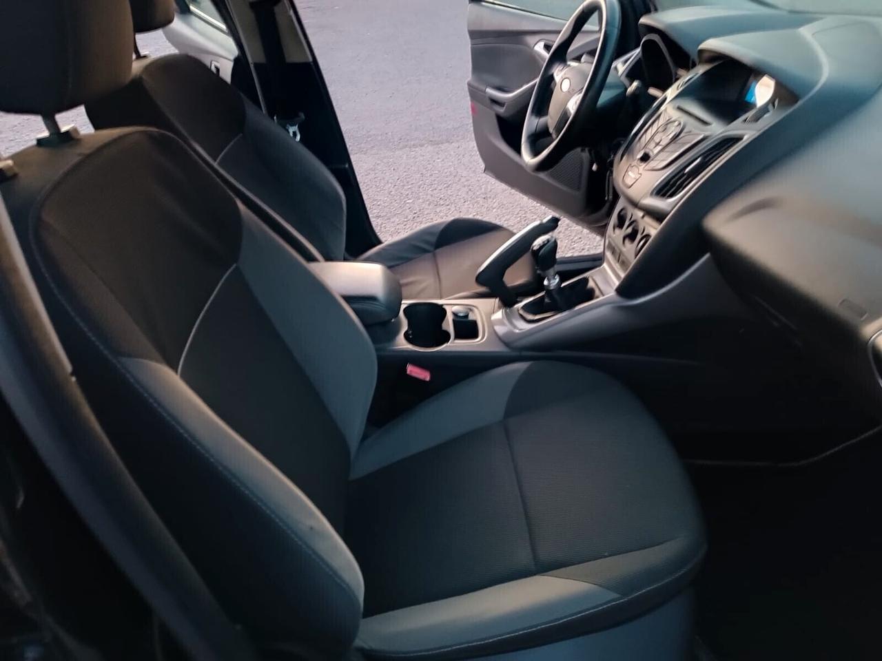 Ford Focus SW 2012---1.6 Diesel