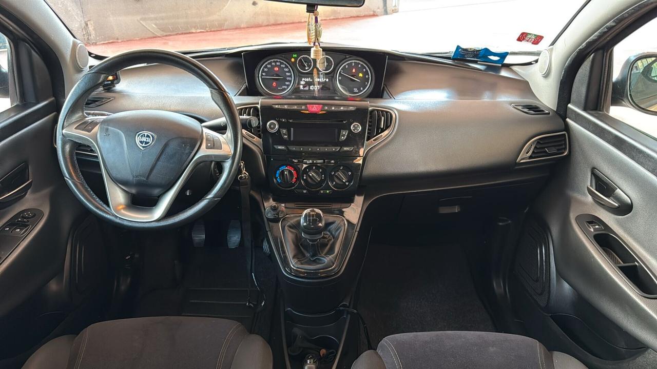 Lancia Ypsilon 1.2 69 CV 5 porte GPL Ecochic Silver