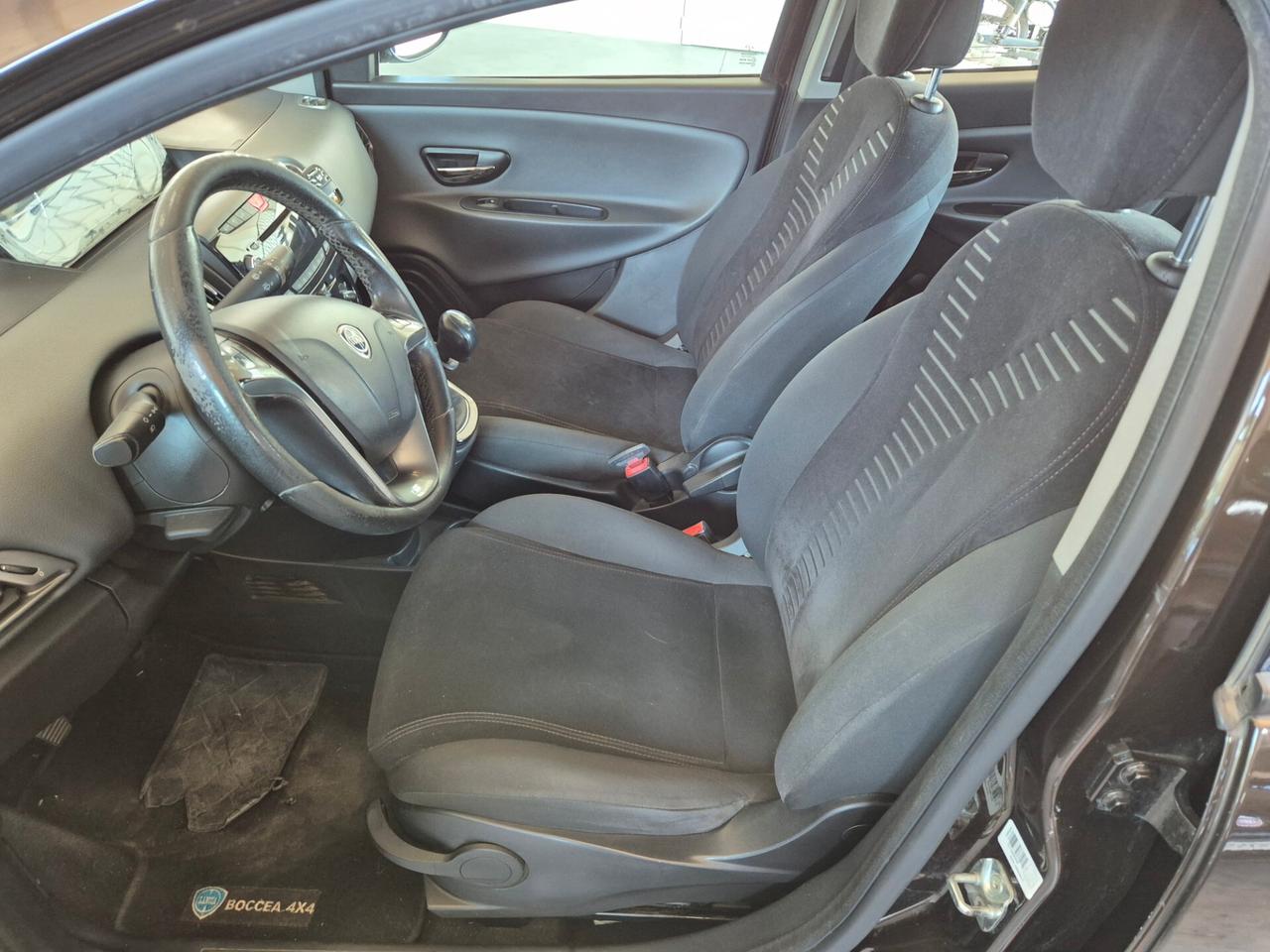 Lancia Ypsilon 1.2 69 CV 5 porte S&S Gold