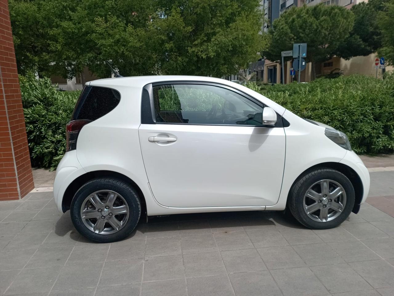 Toyota iQ 1.0