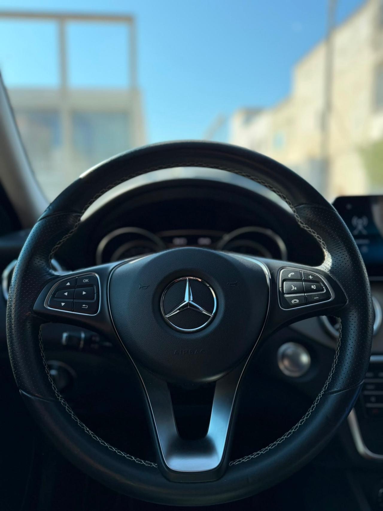 Mercedes-benz GLA 180D URBAN-2018 LEF/CARPLAY