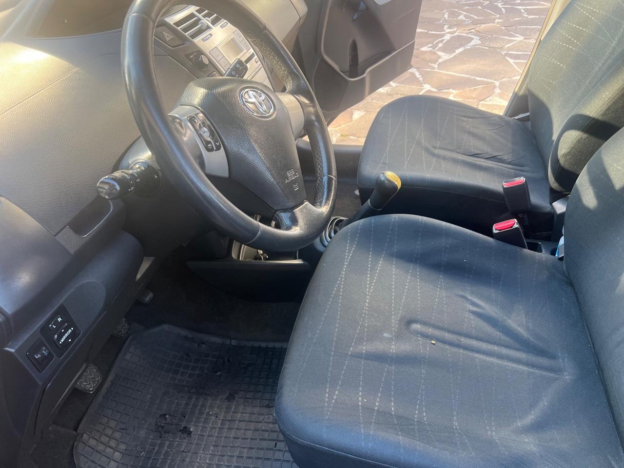 Toyota Yaris 1.0 5 porte Sol