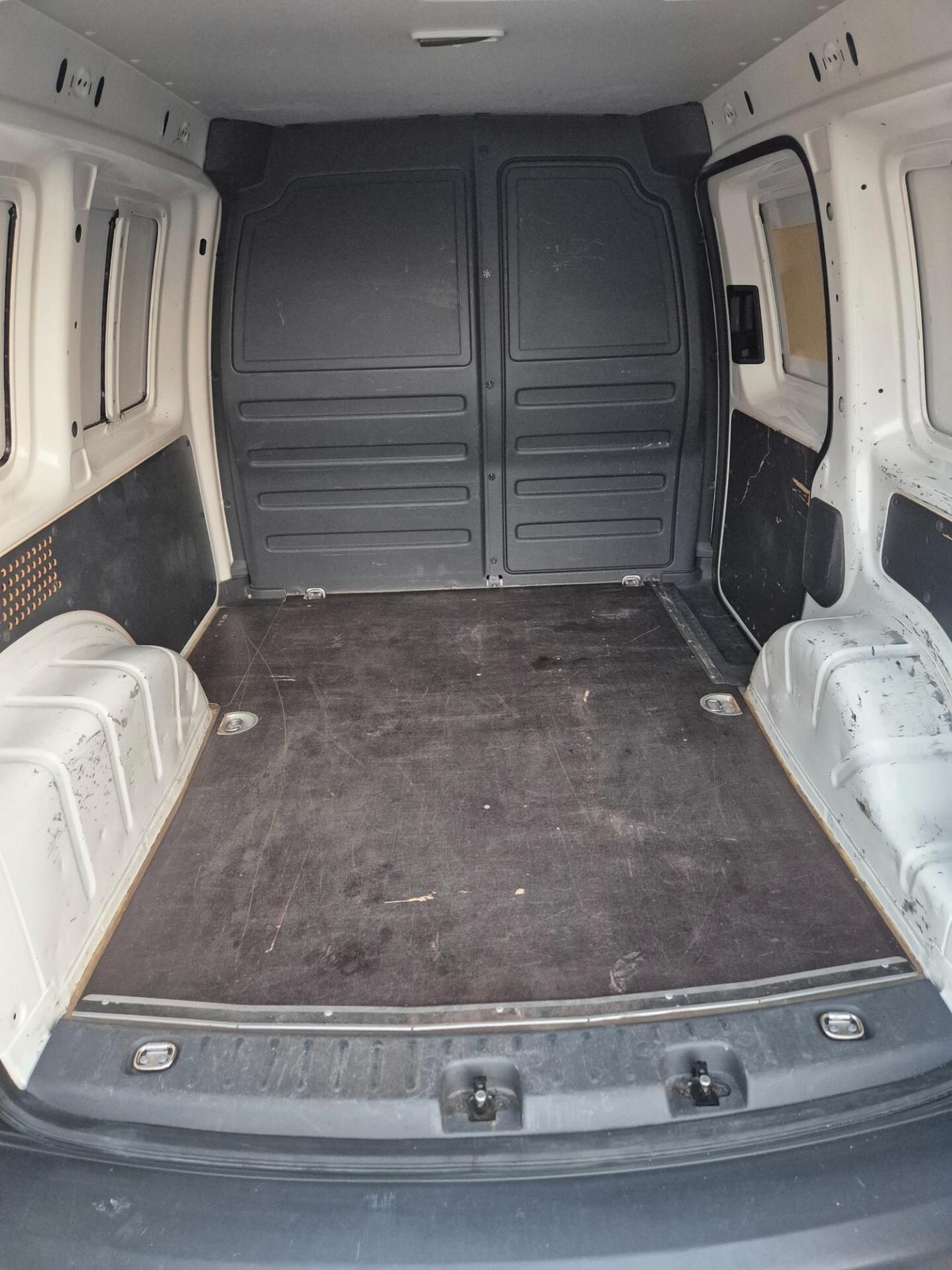 Volkswagen Caddy 1.6 TDI 102 CV neopatentati