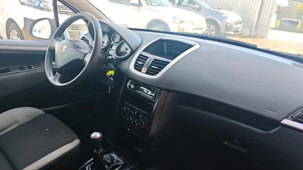 Peugeot 207 1.4 8V 75CV 5p. ONE Line