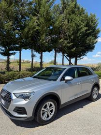 Audi Q3 35 TDI S tronic Business