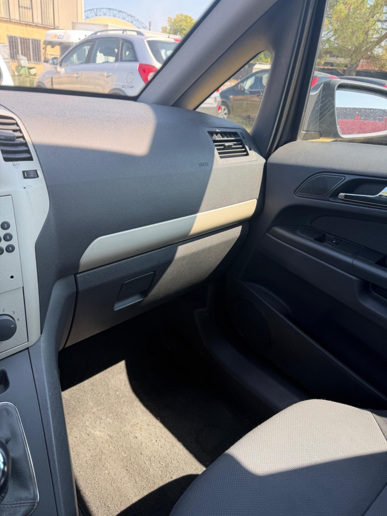 Opel Zafira 1.6 16V VVT Cosmo