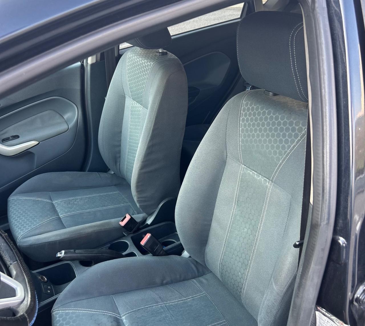 Ford Fiesta Titanium 1.2 82CV 5 porte Neopatentati