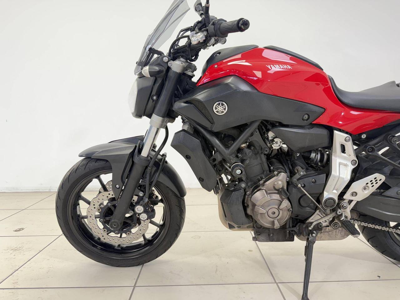 YAMAHA MT-07 690