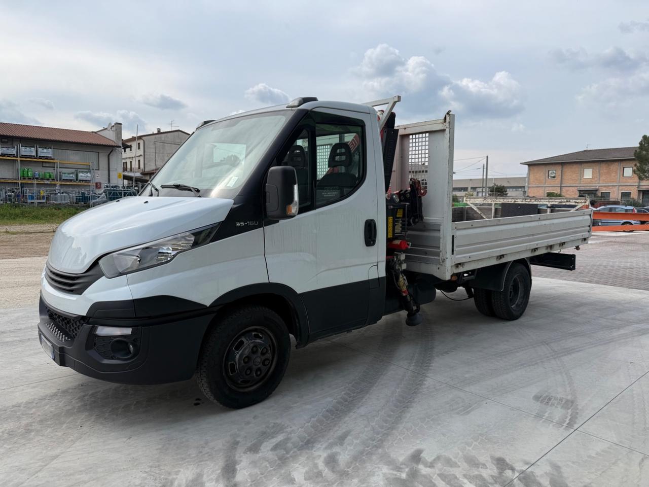 Iveco Daily 35C16 cassone fisso con gru FASSI F32A