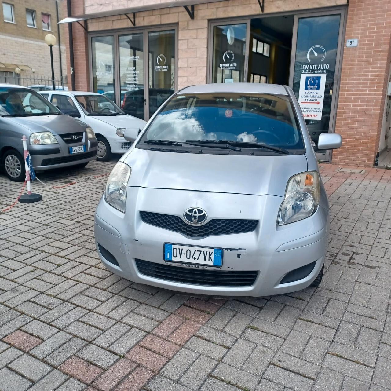 NEOPATENTATI YARIS 1.0 5 PORTE BEN CONSERVATA
