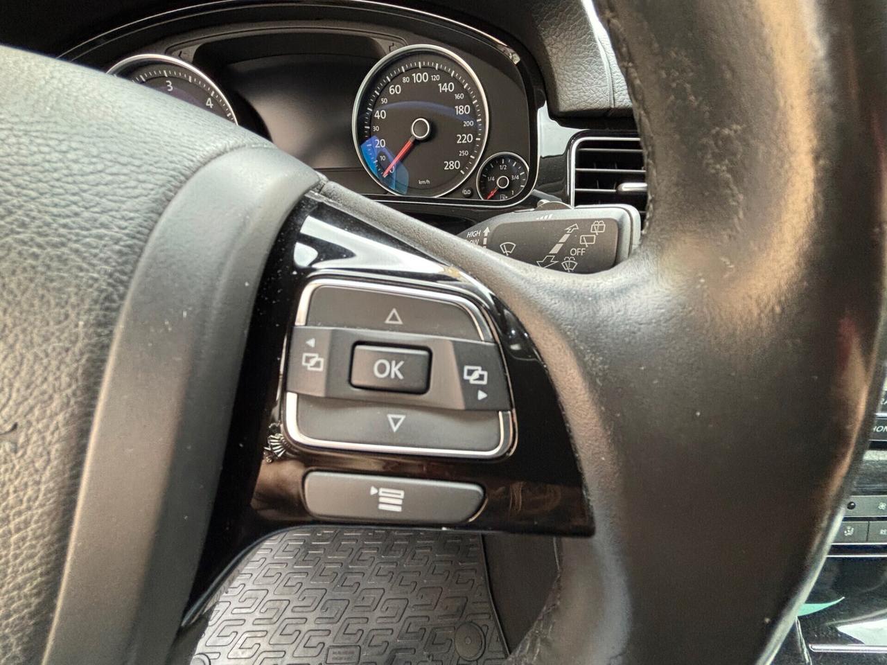 Volkswagen Touareg R-Line Fari LED