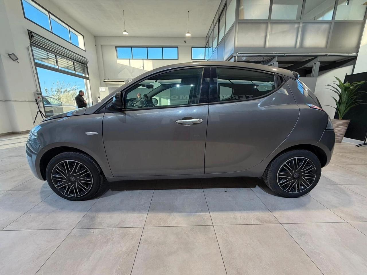 Lancia Ypsilon 1.0 FireFly 5 porte S&S Hybrid Silver Plus