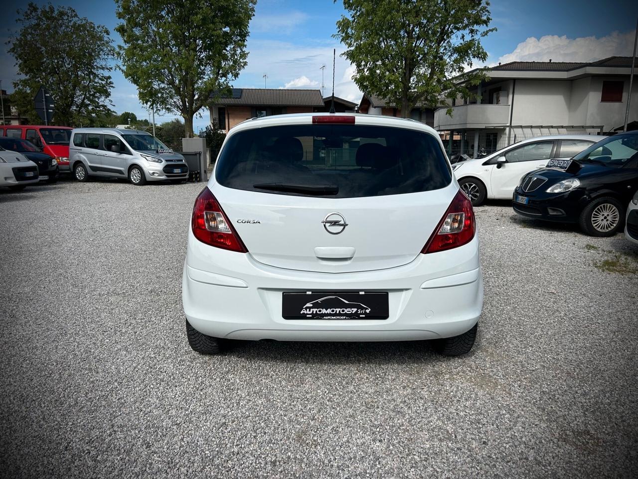 Opel Corsa 1.2 5 porte Cosmo - NEOPATENTATI