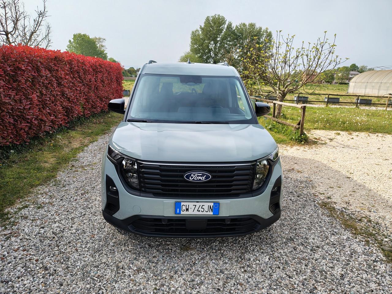 Ford Tourneo Courier 1.0 EcoBoost Titanium