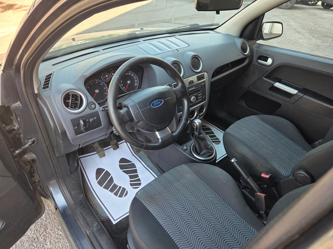 Ford Fusion 1.4 16V 5p. Titanium neopatentati