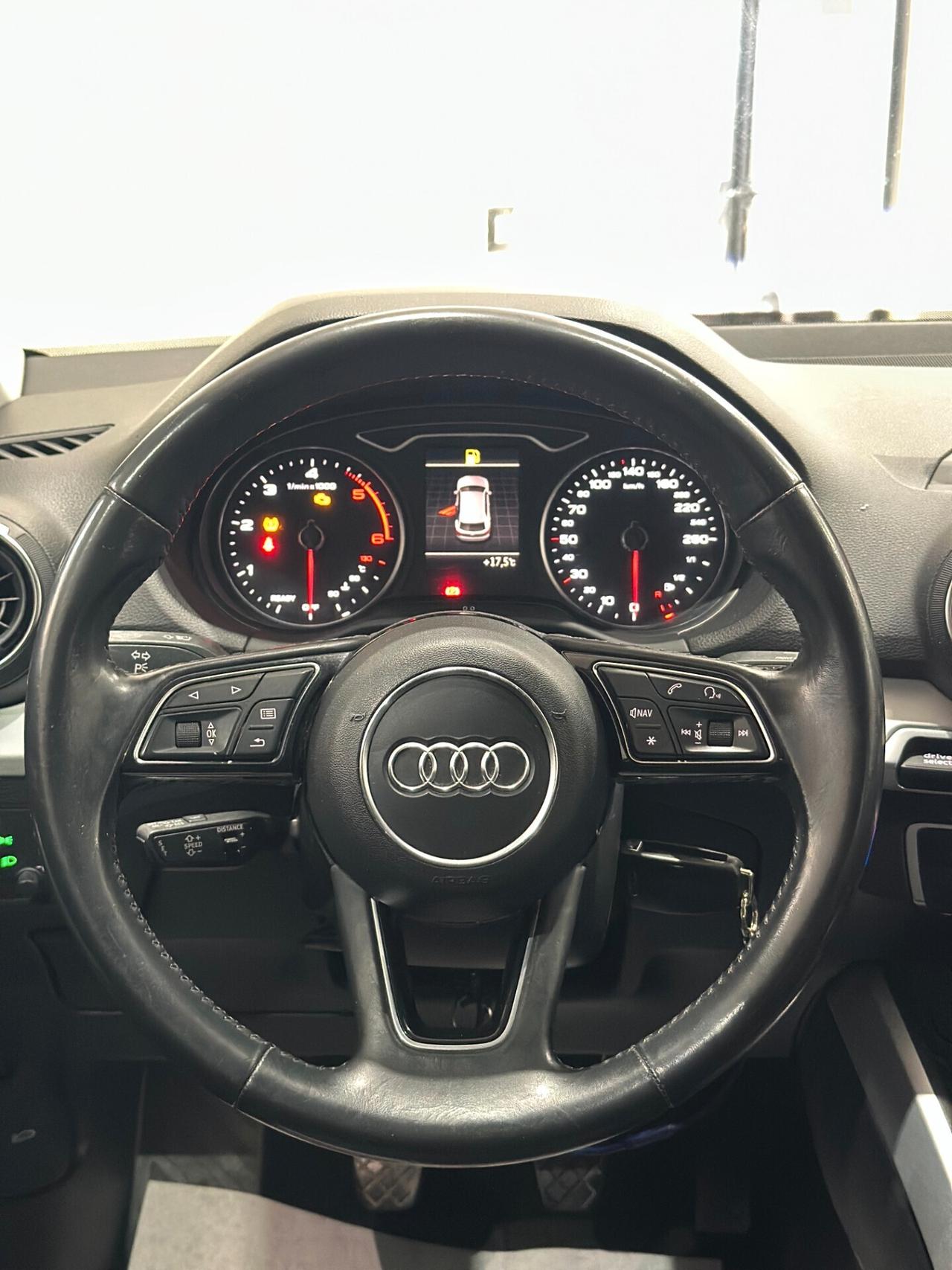 Audi Q2 30 TDI Identity Black