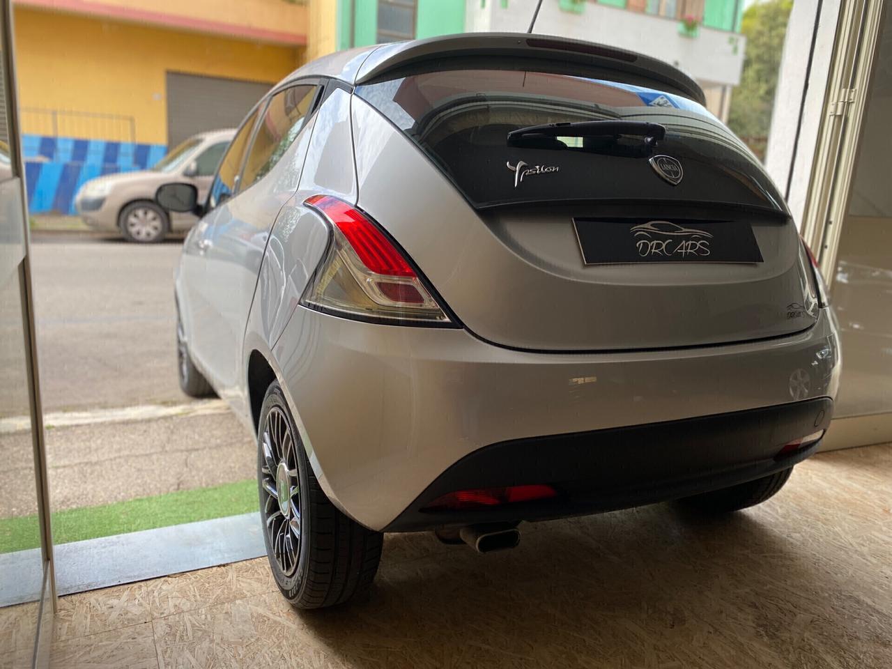 Lancia Ypsilon 1.2 69 CV 5 porte S&S Silver