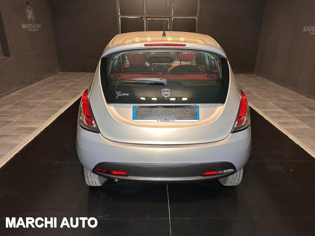 LANCIA Ypsilon 0.9 TwinAir 85 CV 5 porte Metano Ecochic Silver