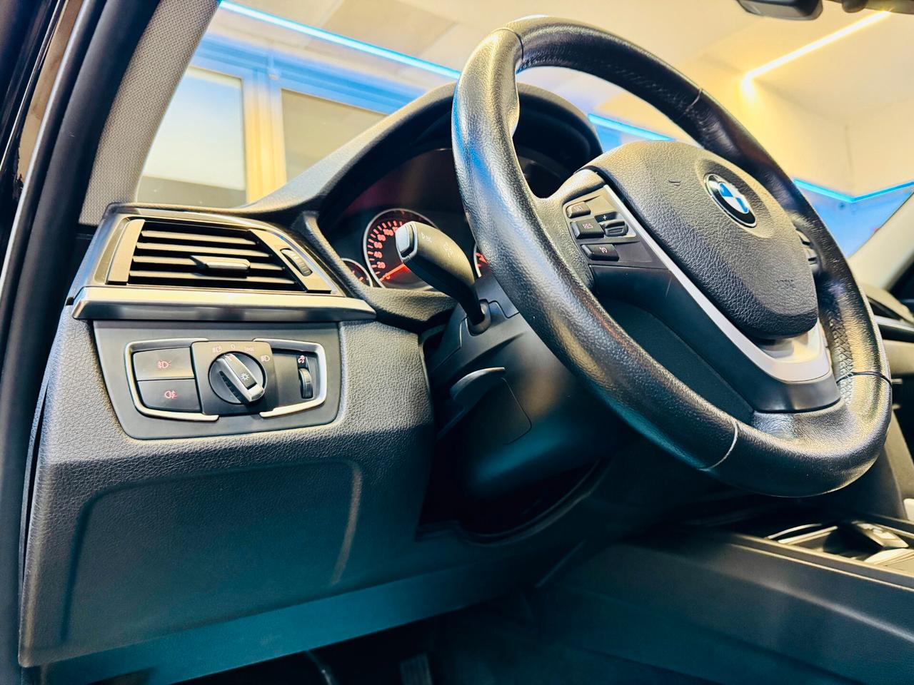 BMW 318d Touring LED / Sedili Risc. / Navi