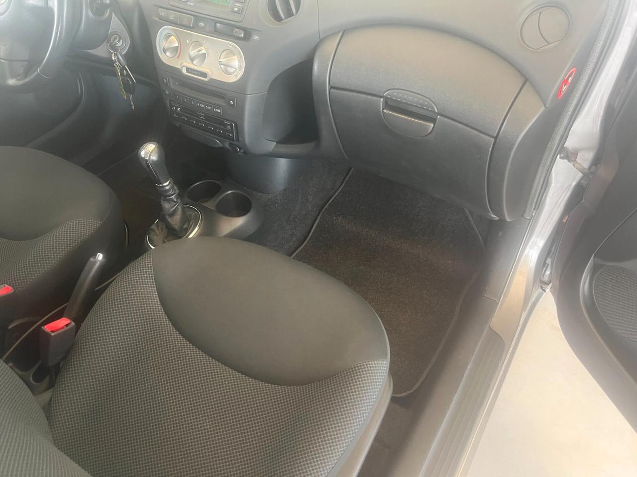 Toyota Yaris 1.4 tdi D-4D cat 5 porte Sol UNICA PROPRIETARIA KM 104.281