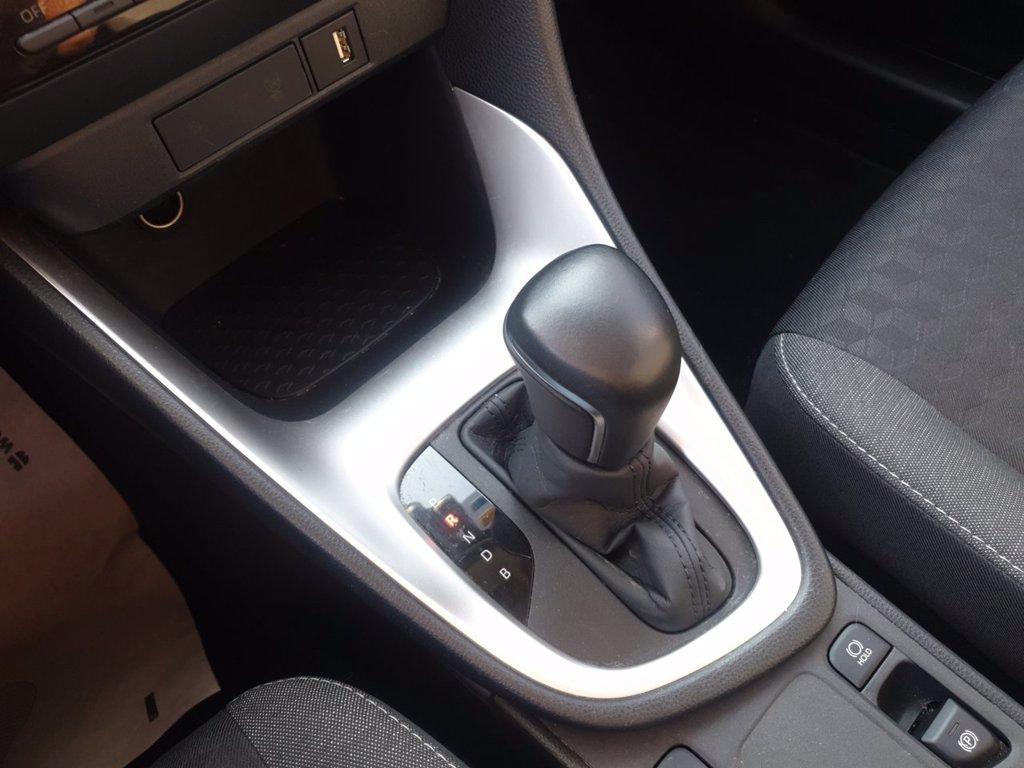 TOYOTA Yaris 1.5h active del 2021