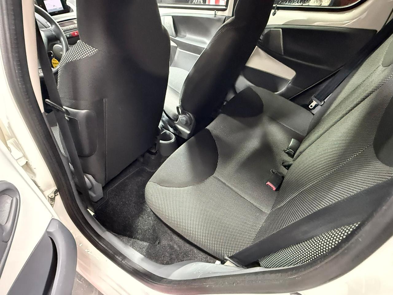 Toyota Aygo 1.0 68cv 5 porte Sol - 2011