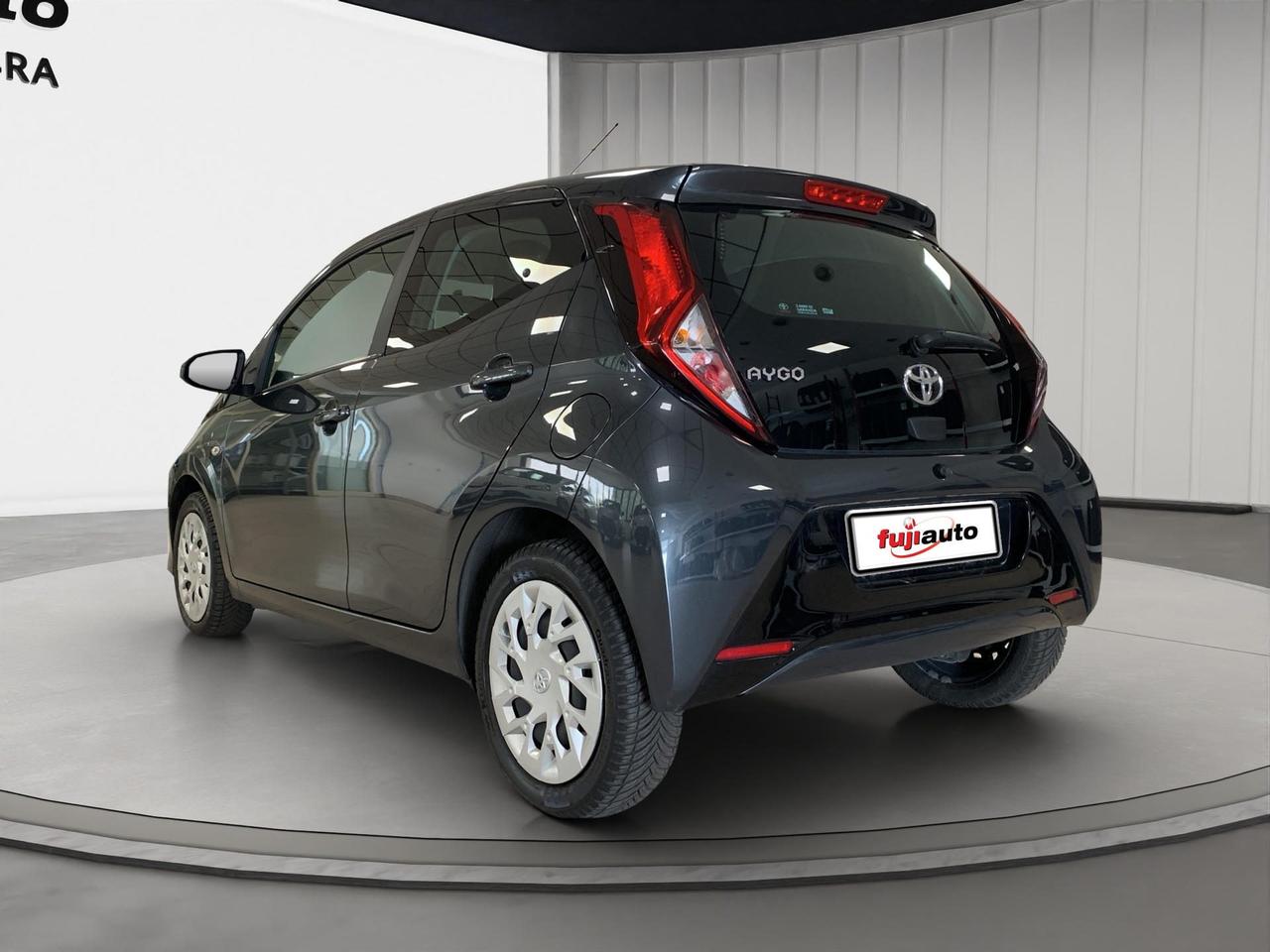 Toyota Aygo 5p 1.0 x-play 72cv