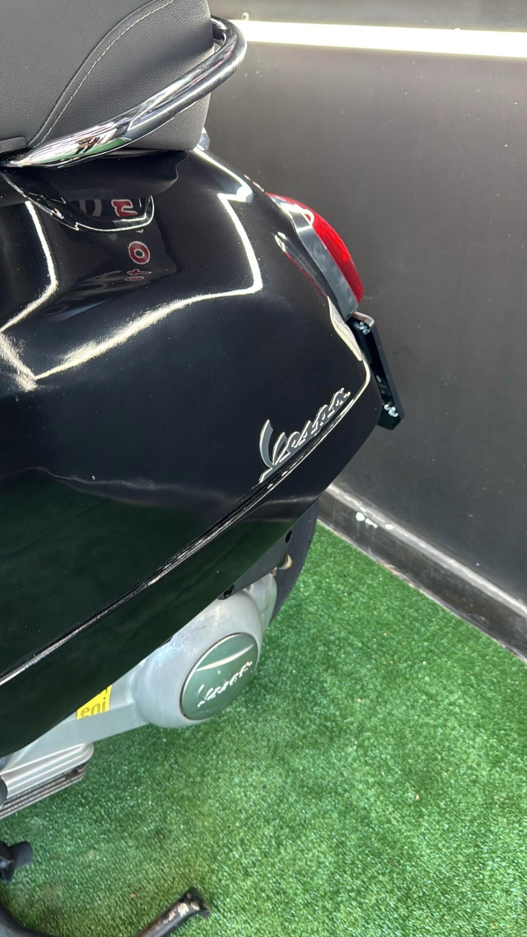 Piaggio Vespa 300 GTS