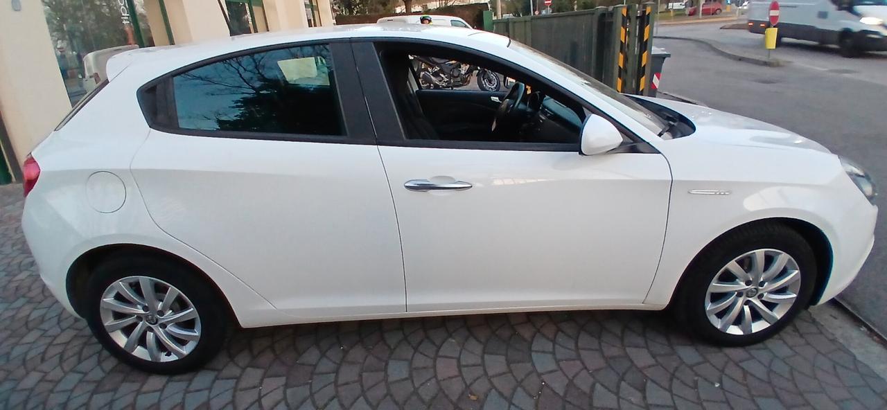 Alfa Romeo Giulietta 1.6 JTDm neopatentati euro 6
