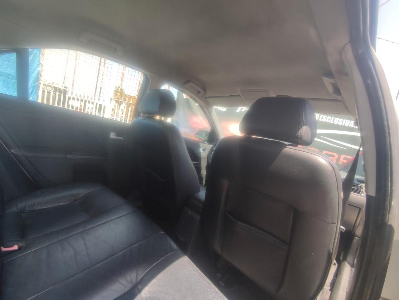 Ford Mondeo 2.0 TDDi cat 4p. Ghia