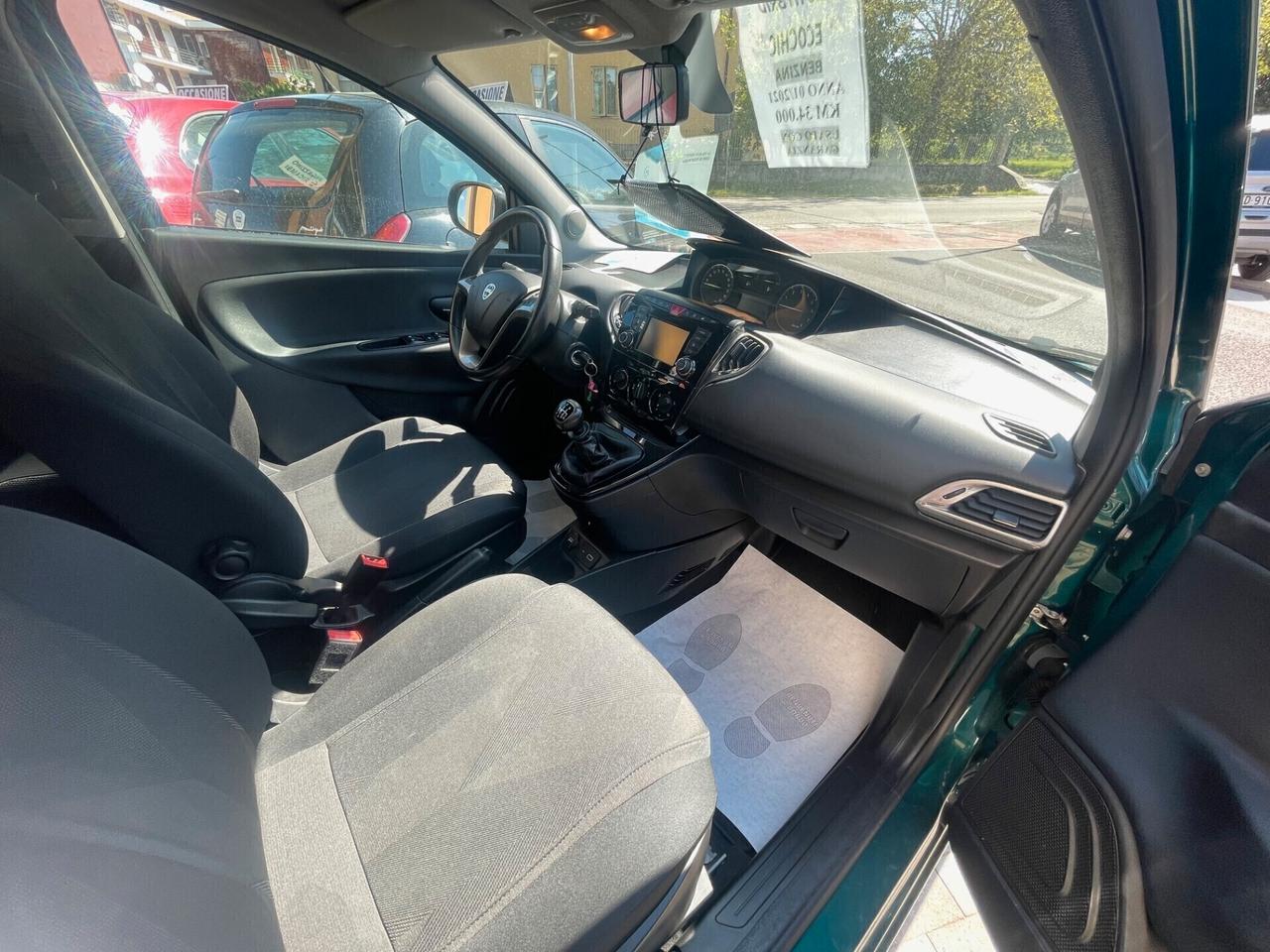 Lancia Ypsilon 1.0 Hybrid Ecochic Gold