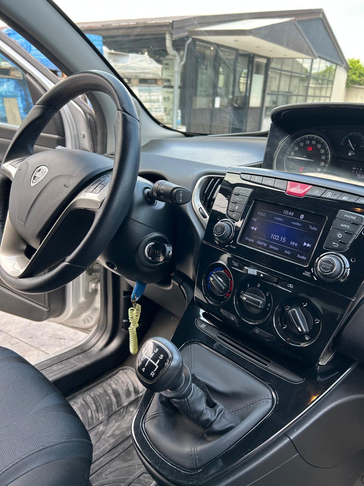 Lancia Ypsilon 1.2 69 CV 5 porte S&S Gold