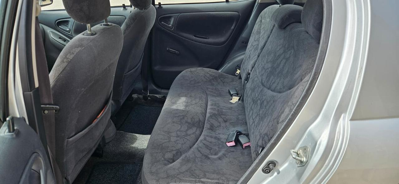 Toyota Yaris 1.0 16V 5 porte Sol