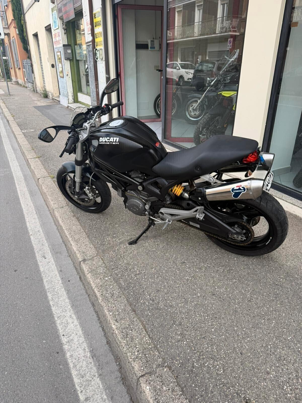 DUCATI MONSTER 696 NERO OPACO 04/2009 km 27000