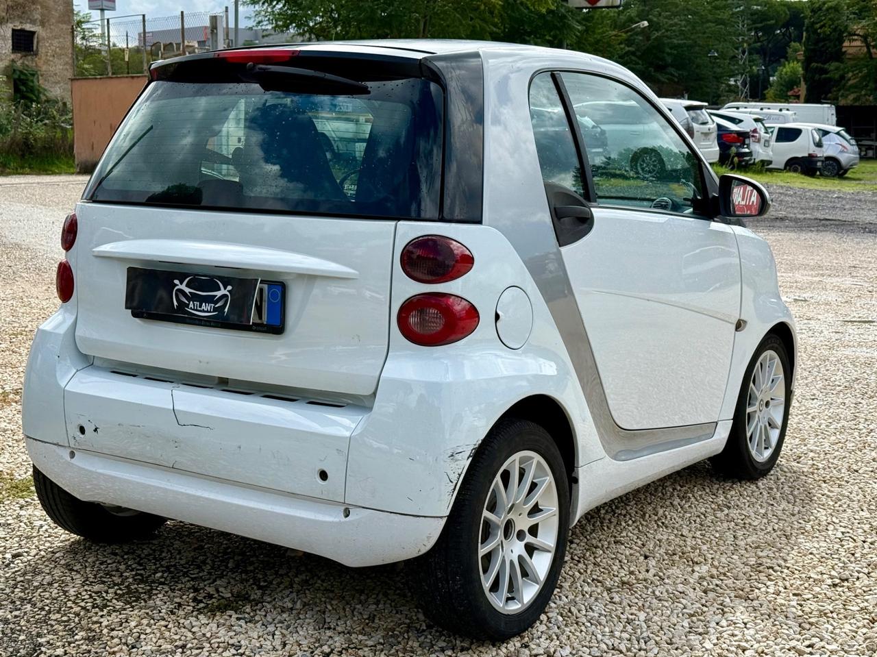 Smart ForTwo 1000 52 kW MHD coupé white tailor Made