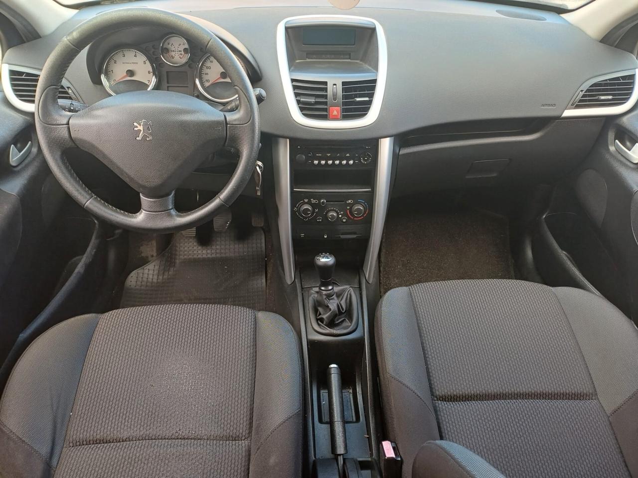 Peugeot 207 1.4 8V 5p POCHI KM - 2012