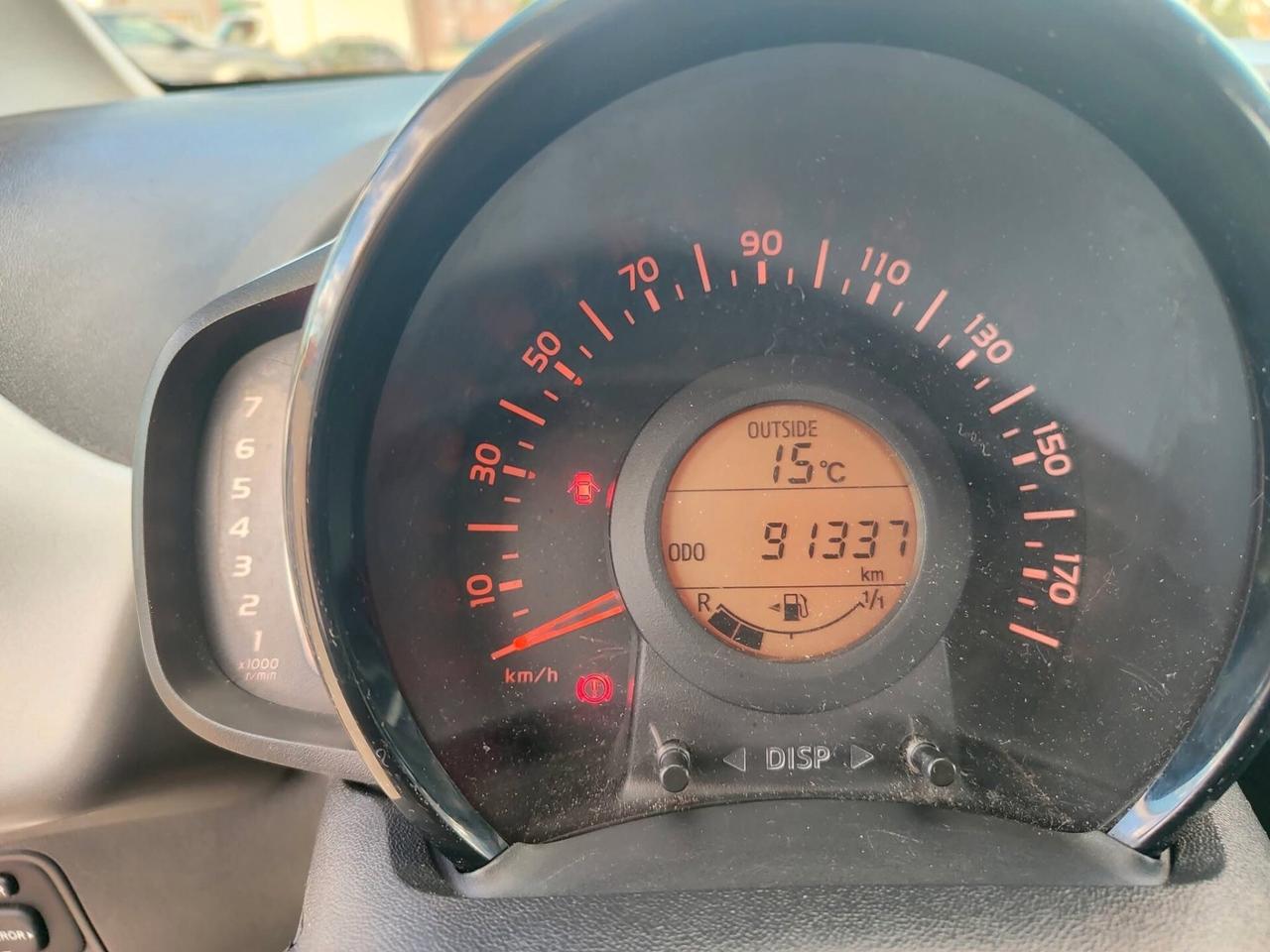 Toyota Aygo 1.0 VVT-i 69 CV 5 porte x-play