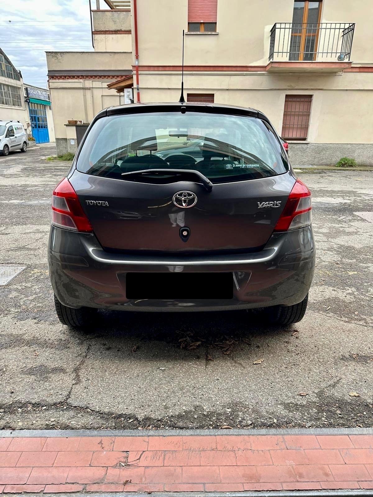 Toyota Yaris 1.0 5 porte