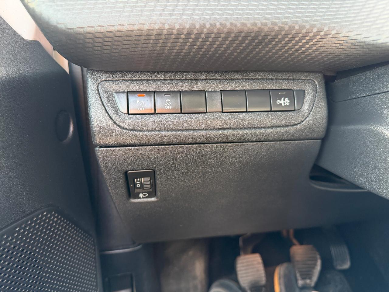 PEUGEOT 2008 ANNO 2014 1.2 BENZINA 82 CV