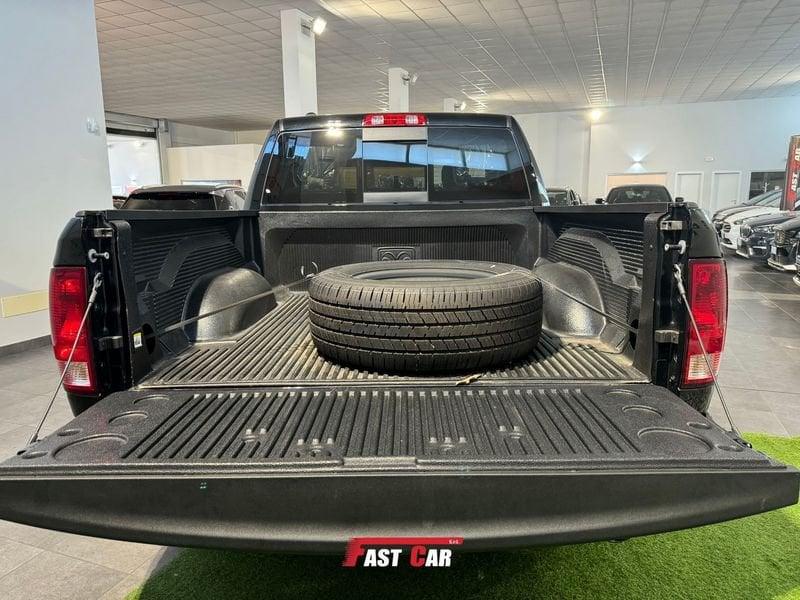 Dodge RAM Dodge RAM 5.7 V8 Crew Cab Classic SLT Black 395cv EAT8 GPL