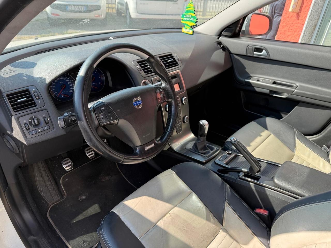 Volvo V50 D2 R-design NEOPATENTATI