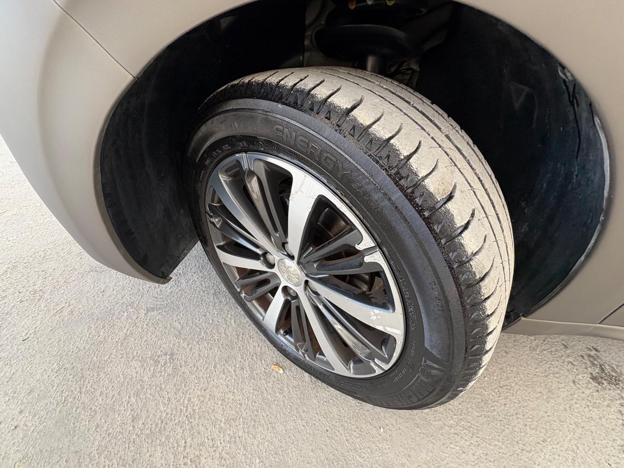 Peugeot 208 BlueHDi 75 5 porte Allure GRIGIO OPACO