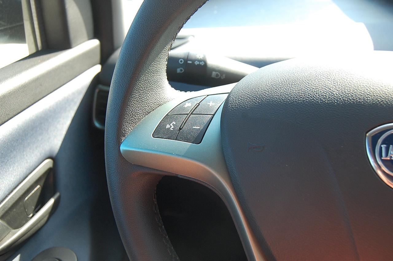 Lancia Ypsilon 1.0 FireFly 5 porte S&S Hybrid Platino