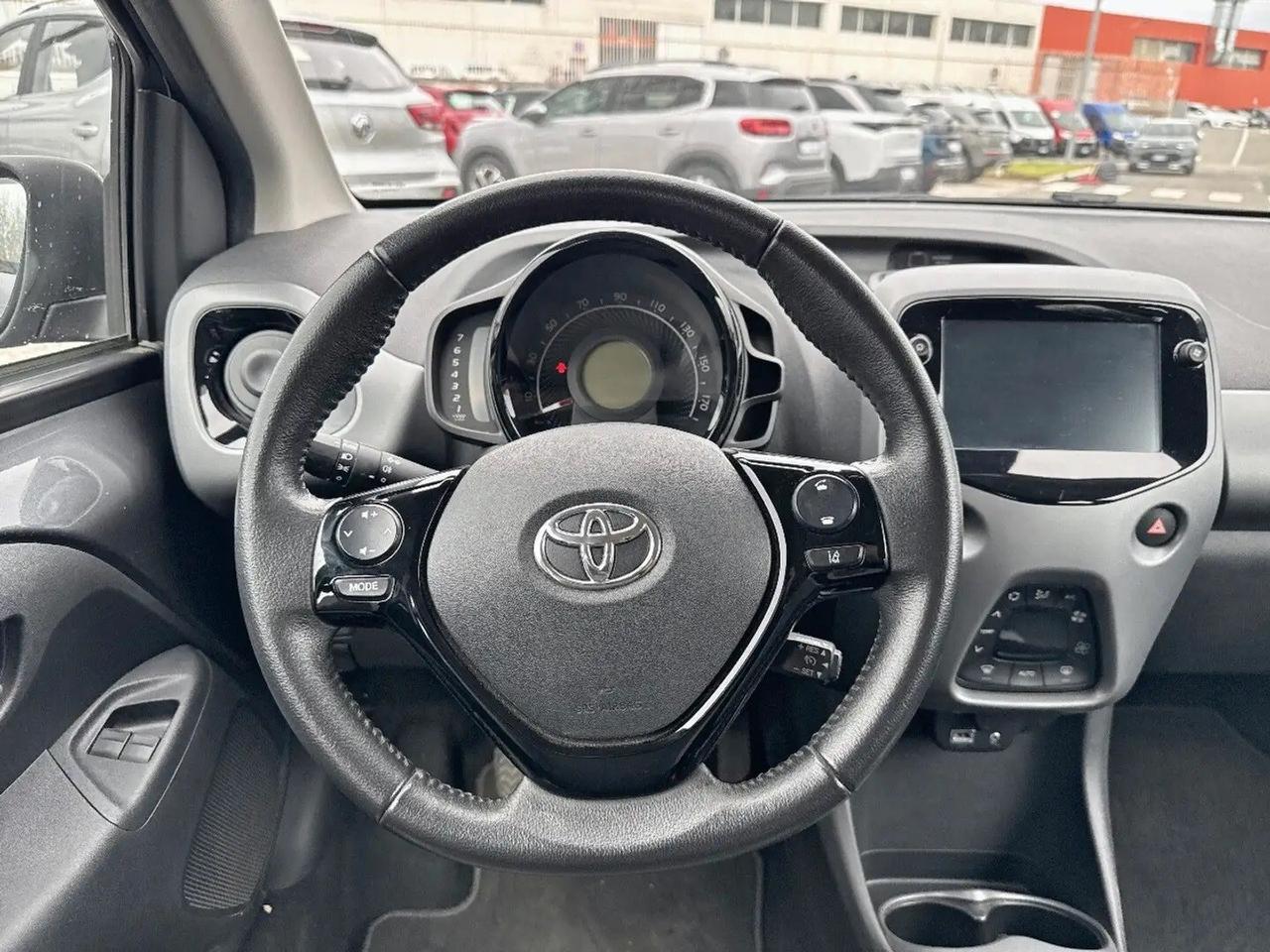 Toyota Aygo Connect 1.0 VVT-i 72 CV 5 porte x-fun