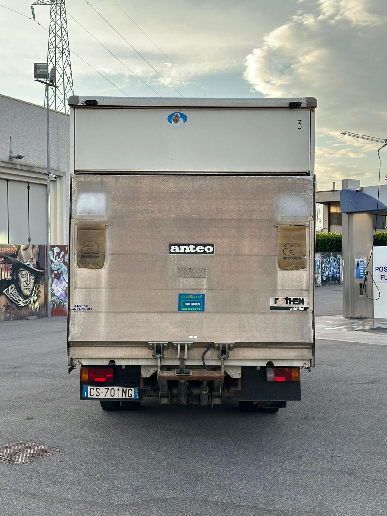 IVECO CON PEDANA IDRAULICA