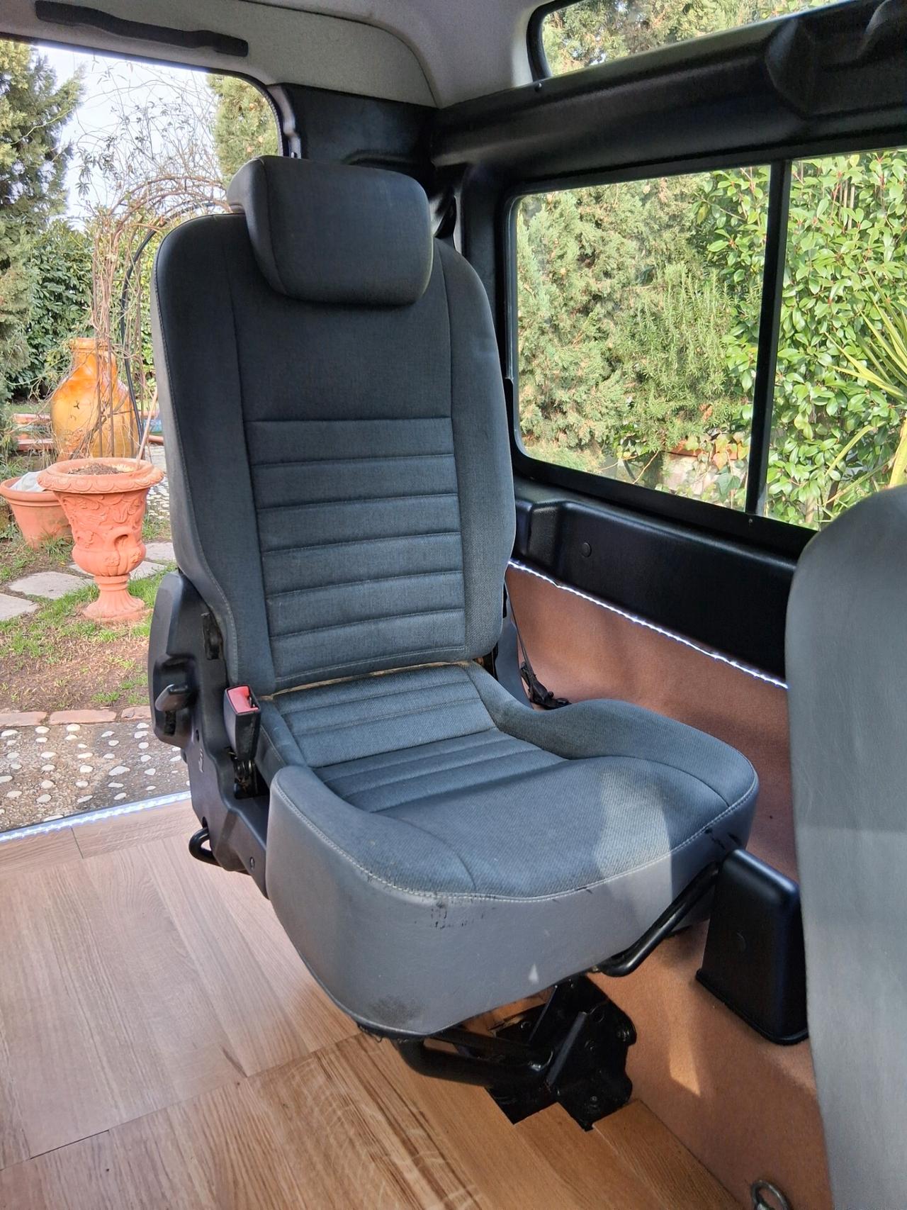 Land Rover Defender 90 2.4 TD4 Station Wagon SE