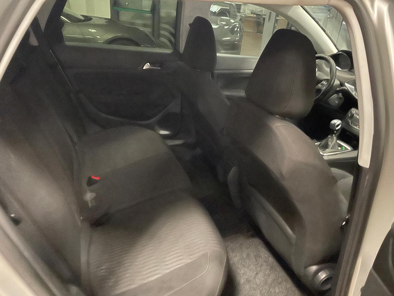 Peugeot 308 BlueHDi 120 S&S EAT6 SW Allure